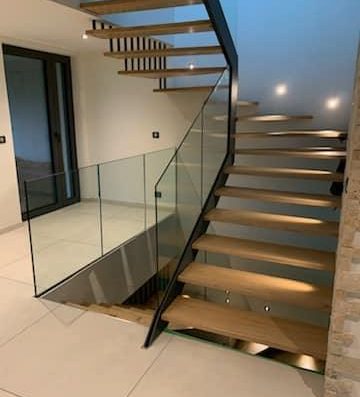 FHD Métallerie en Moselle - Faites appel à nos services pour la fabrication de vos menuiseries métalliques : escaliers