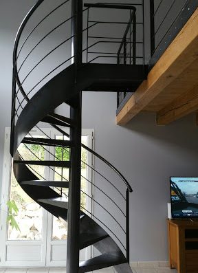 Depuis 20 ans Serrurier-Métallier dans la même entreprise où j'ai eu la chance de travailler pour Versailles et le Louvre